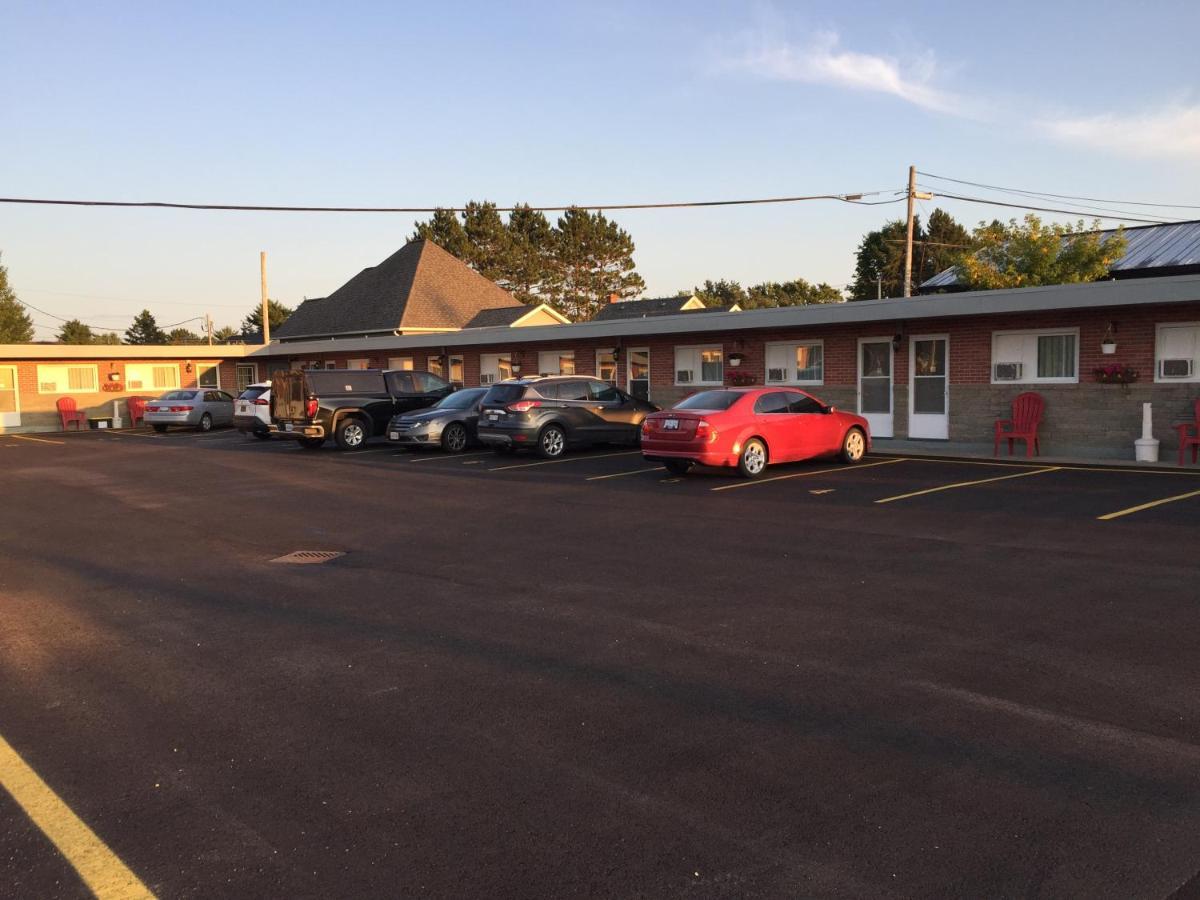 Trunk Road Motel Sault Ste. Marie Dış mekan fotoğraf